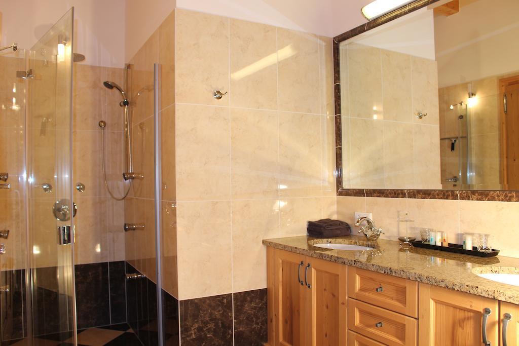 Penthouse Kitzpanorama Apartment Капрун Стая снимка