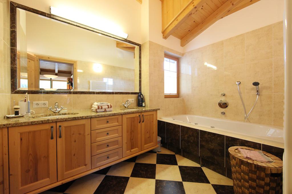 Penthouse Kitzpanorama Apartment Капрун Стая снимка